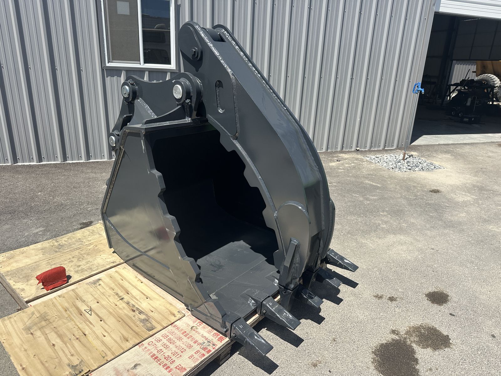 New 44" Excavator Grapple Bucket