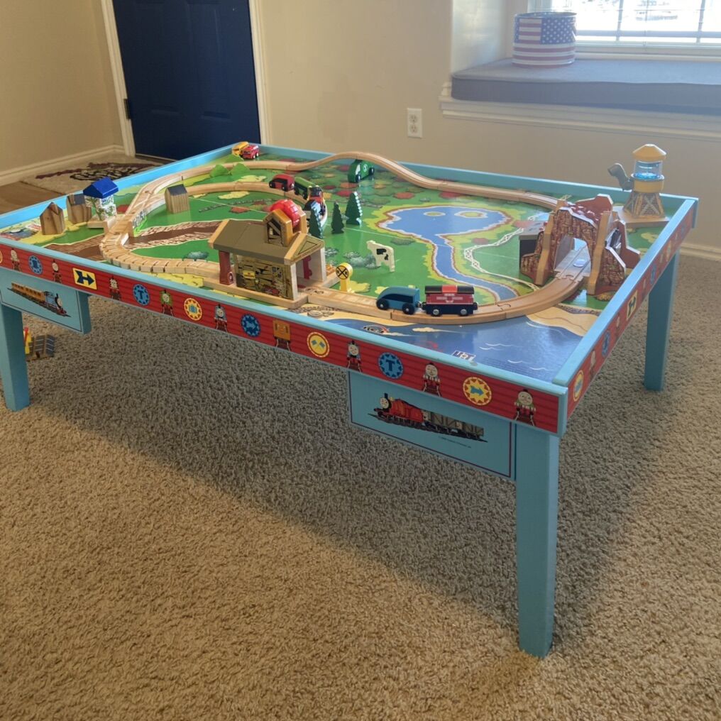Thomas The Train train table WITH trains And Acces