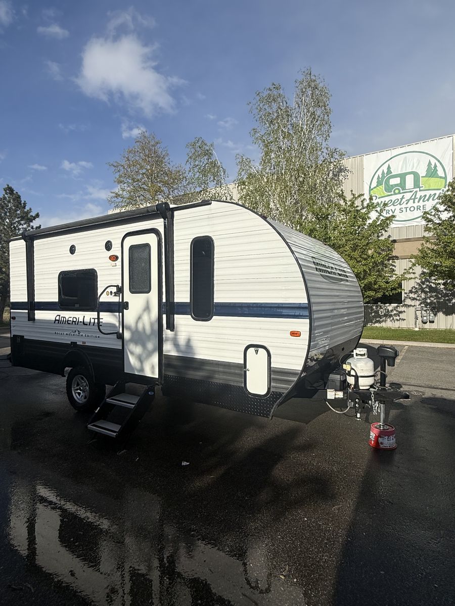 2022 Gulf Stream Ameri-Lite 189DD Couples Coach Travel Trailer