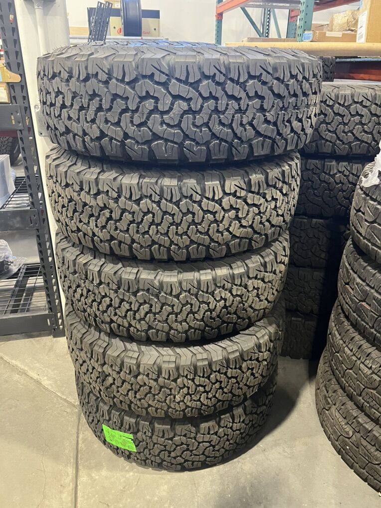 5 BF GOODRICH KO2 255/70R18 On 6x130 Steelies