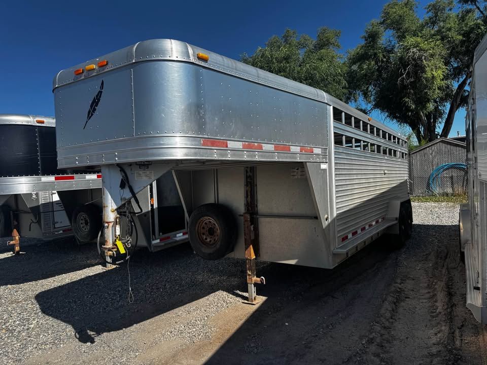 2006 FEATHERLITE 20' STOCK TRAILER GOOSENECK