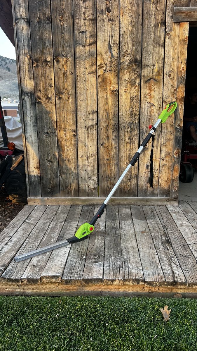 VIVOSUN 20" Cordless Pole Hedge Trimmer, 20V Electric Bush Trimmer with 20” Dual-Action Laser Blade, Adjustable Cutting Head.
