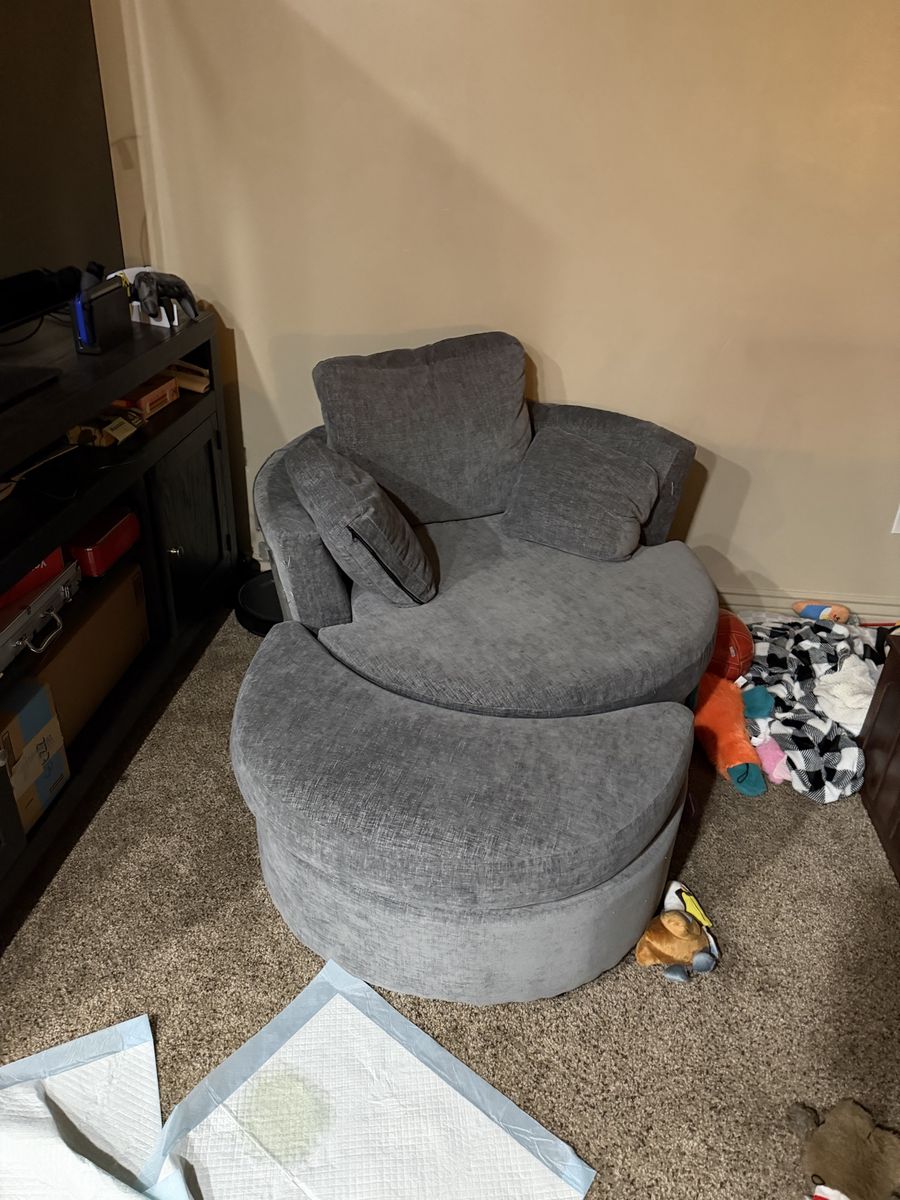 Grey turn around chair with foot rest