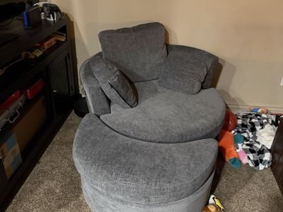 Grey turn around chair with foot rest