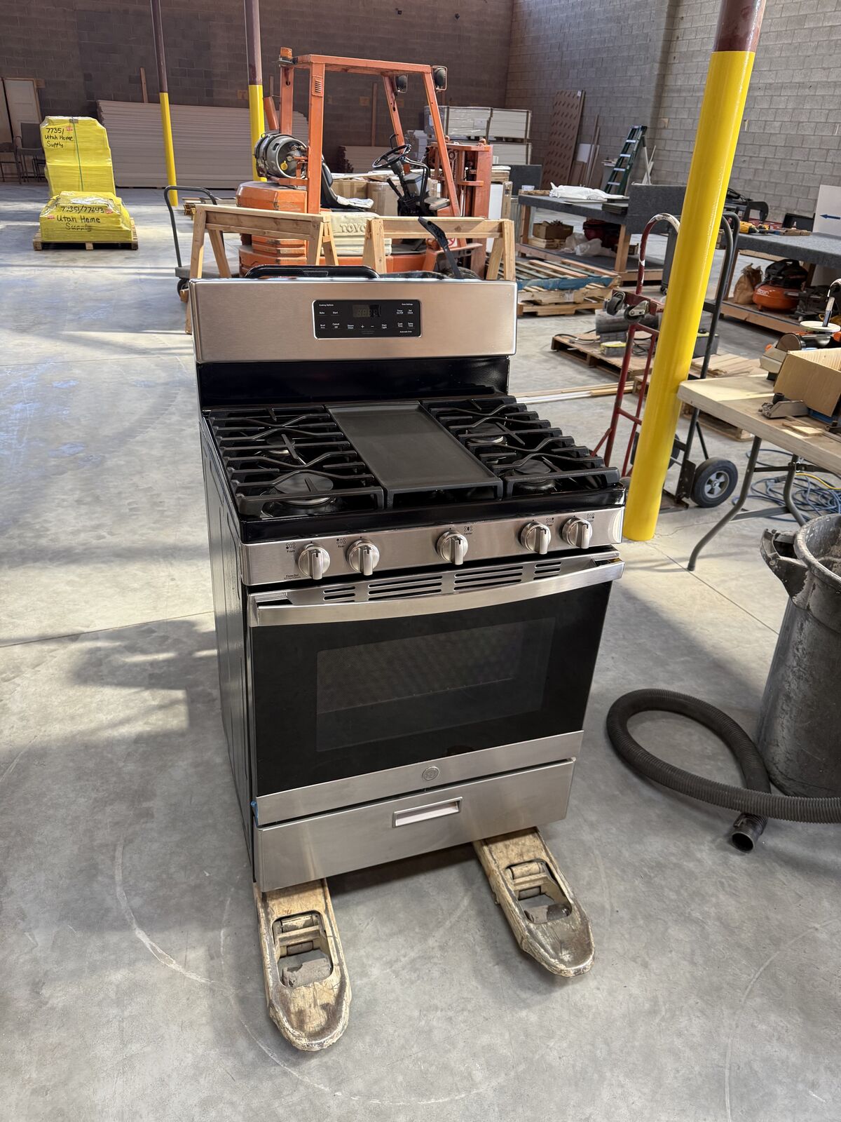 Like-New Range (Standard 30" Size) Gas