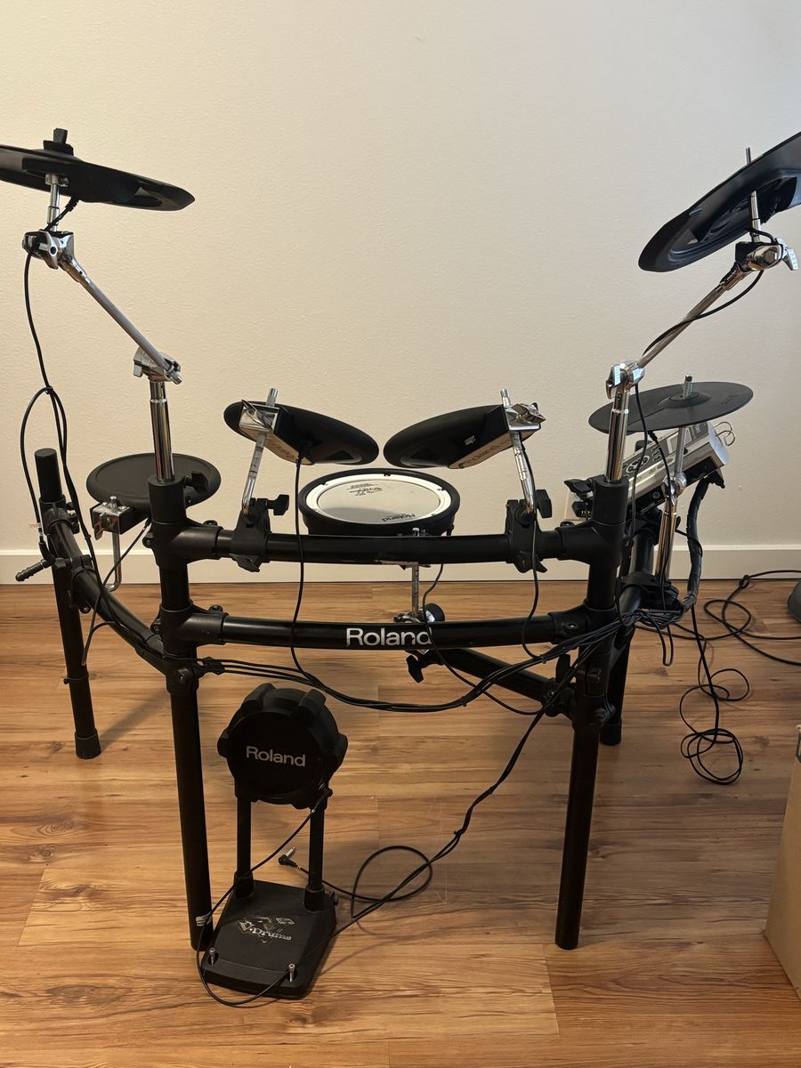 Roland td9 electric drum kit
