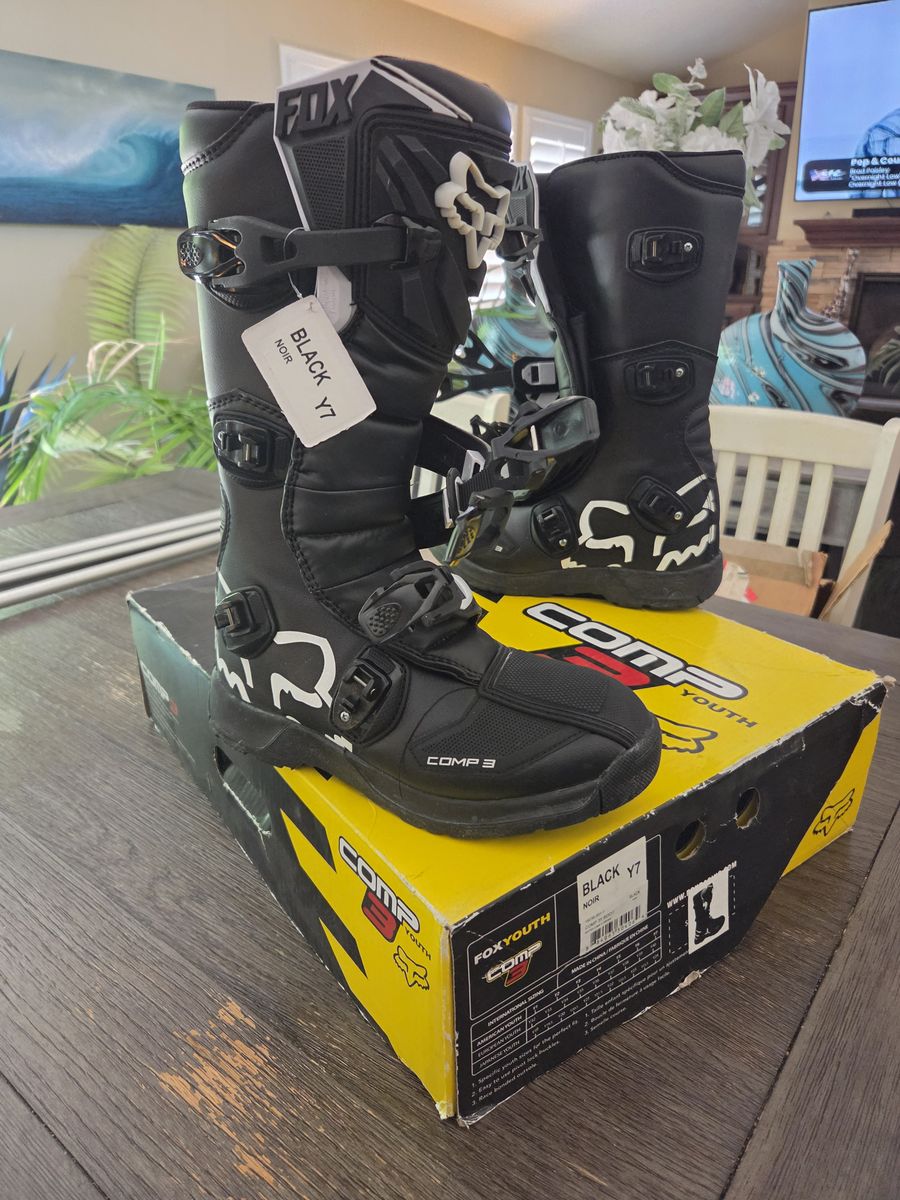 FOX Youth Motorcross Boots, New, Size Y7, New $130.00