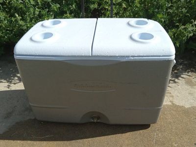 Rubbermaid 60 Qt Wheeled Cooler with Split Lid – Cleaned & Ready