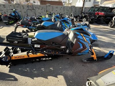 2023 Arctic Cat® M 8000 Mountain Cat Alpha One 165