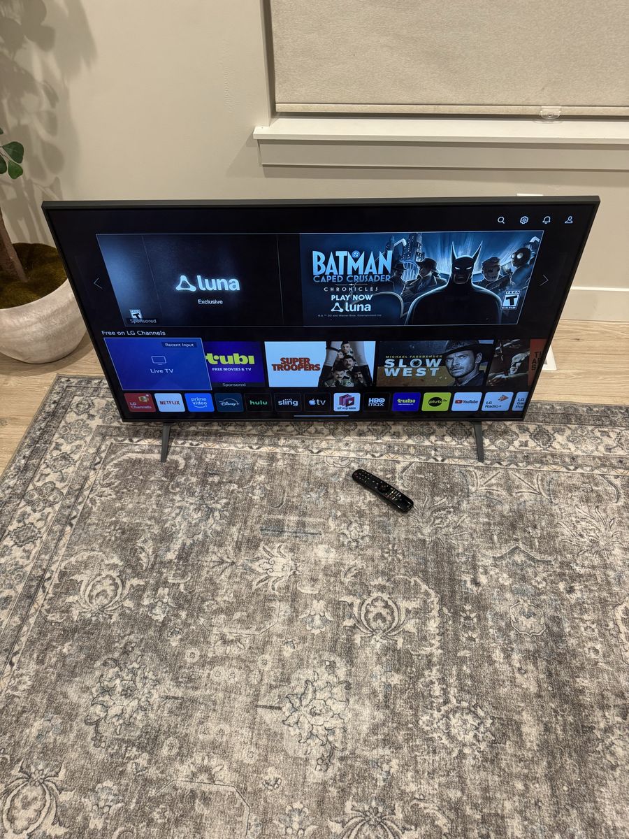 Like New - LG 50" 4K UHD Smart TV (UQ8000) - Opened Once