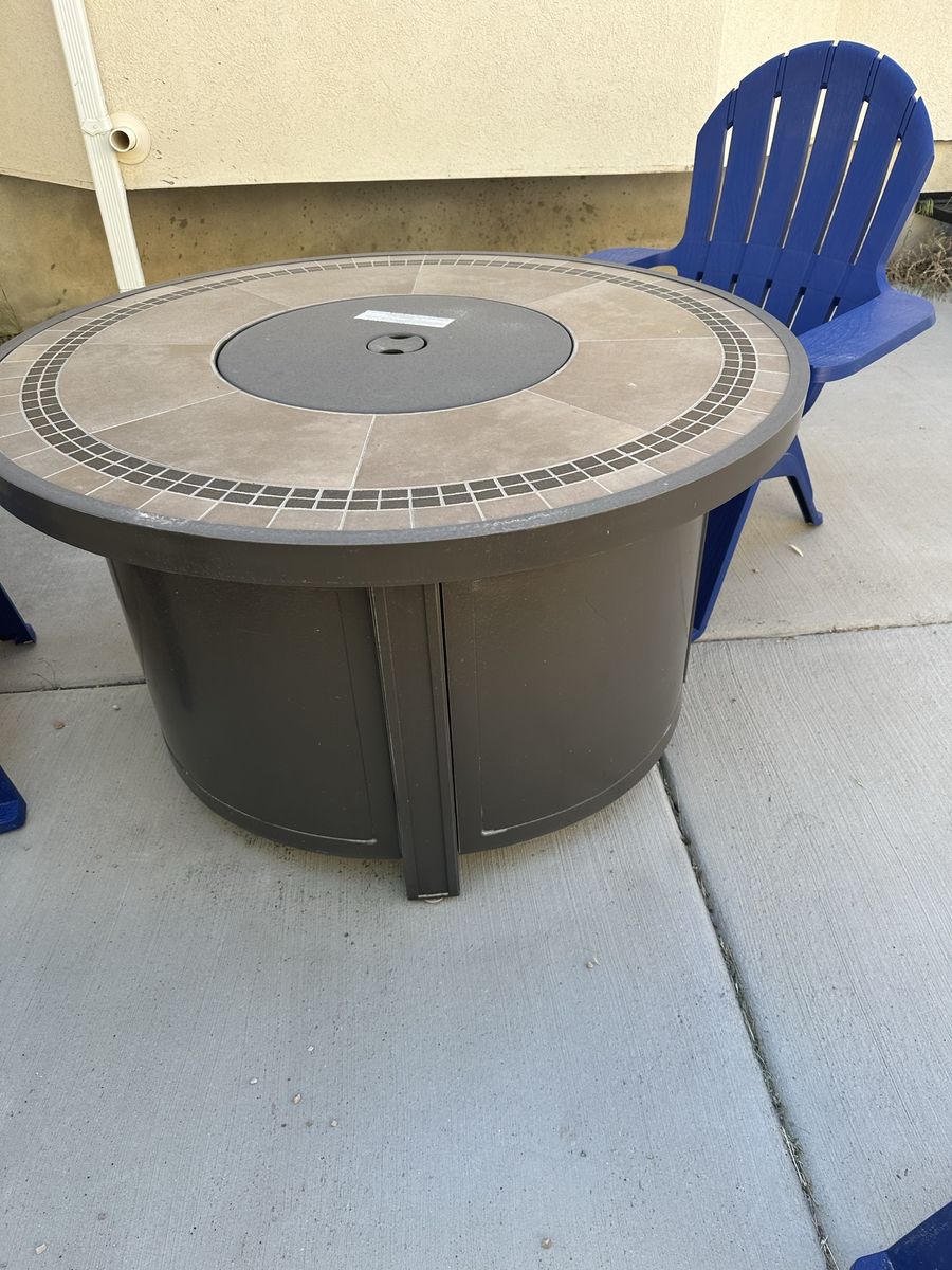 Gas fire pit