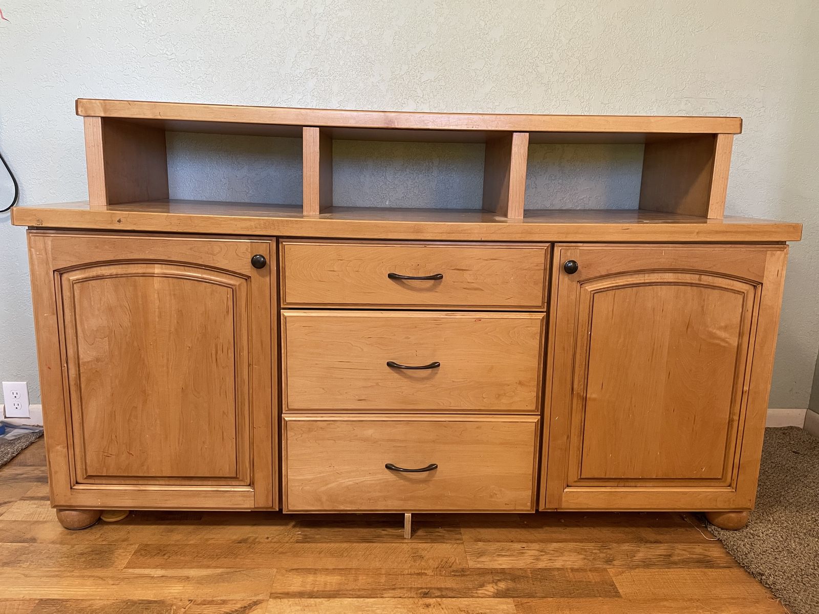 Buffet / Entertainment Center / Hutch