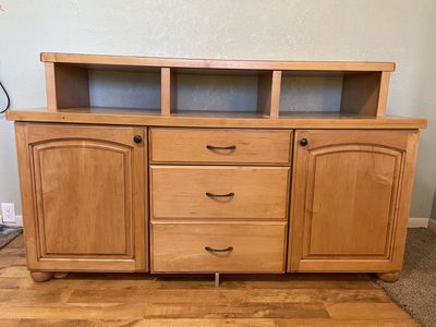 Buffet / Entertainment Center / Hutch