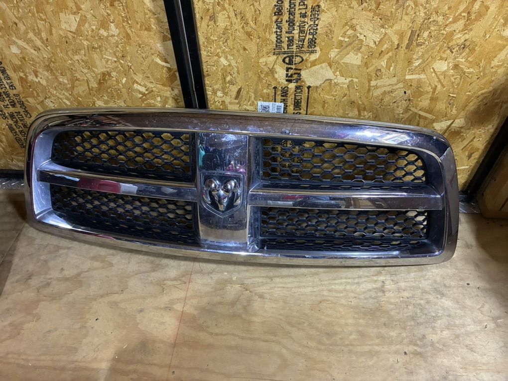 Dodge Grille And Headlights