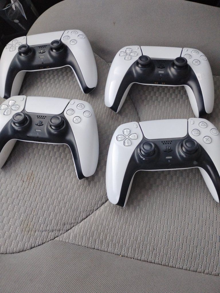 4 PS5 wireless Controllers