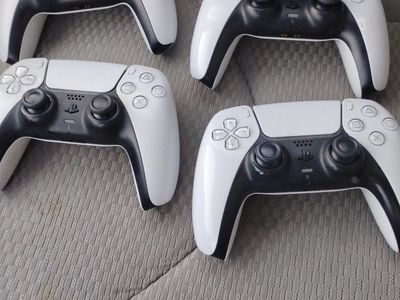 4 PS5 wireless Controllers