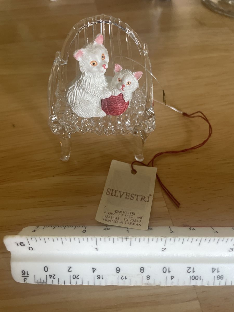 Silvestri Clear glass Cat/Kittens in Chair Figurine Red Yarn Ball Accent New