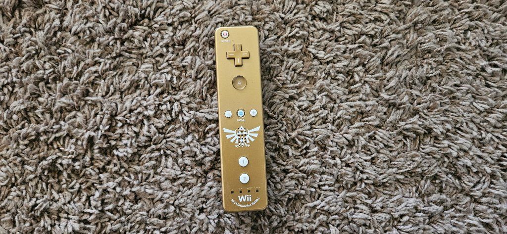 Gold Legend of Zelda Wiimote