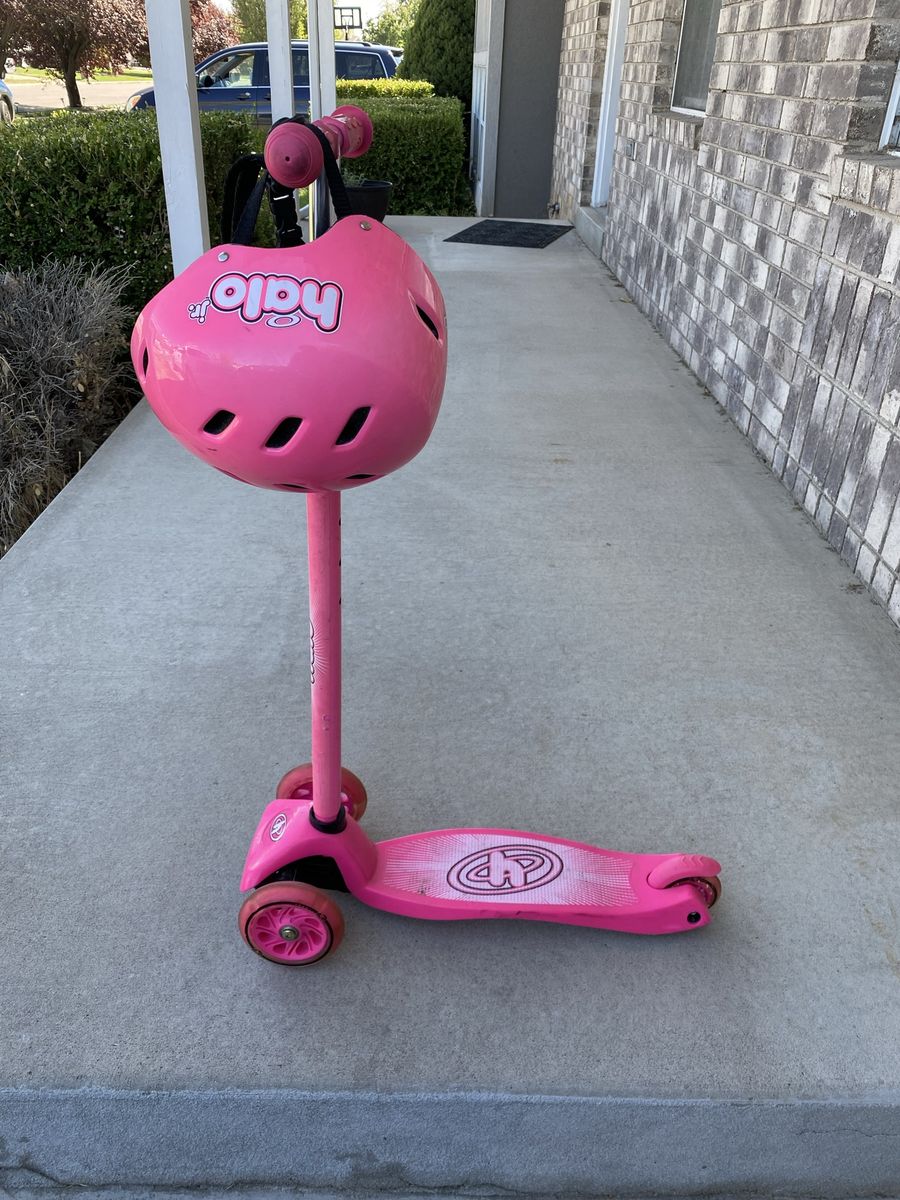 Girl’s Halo 3 wheel scooter and helmet