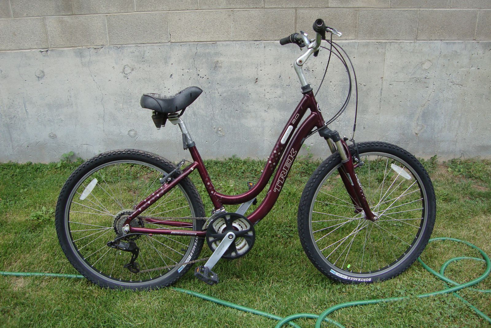 26" TREK Navigator 2.0 Purple 21 Speed Women's Bicycle