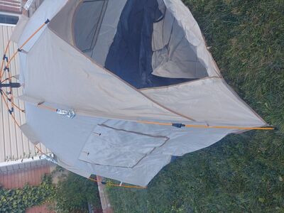 Quick-Setup Tent – Lightweight & Ready to Go !