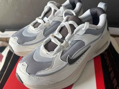 BRAND NEW NIKE AIR MAX BLISS