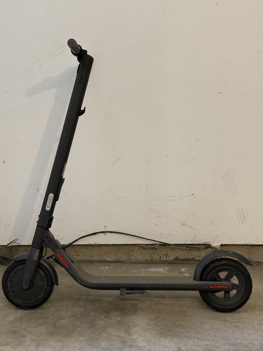 Segway Ninebot Kickscooter ES2 Electric Scooter - Dark Gray
