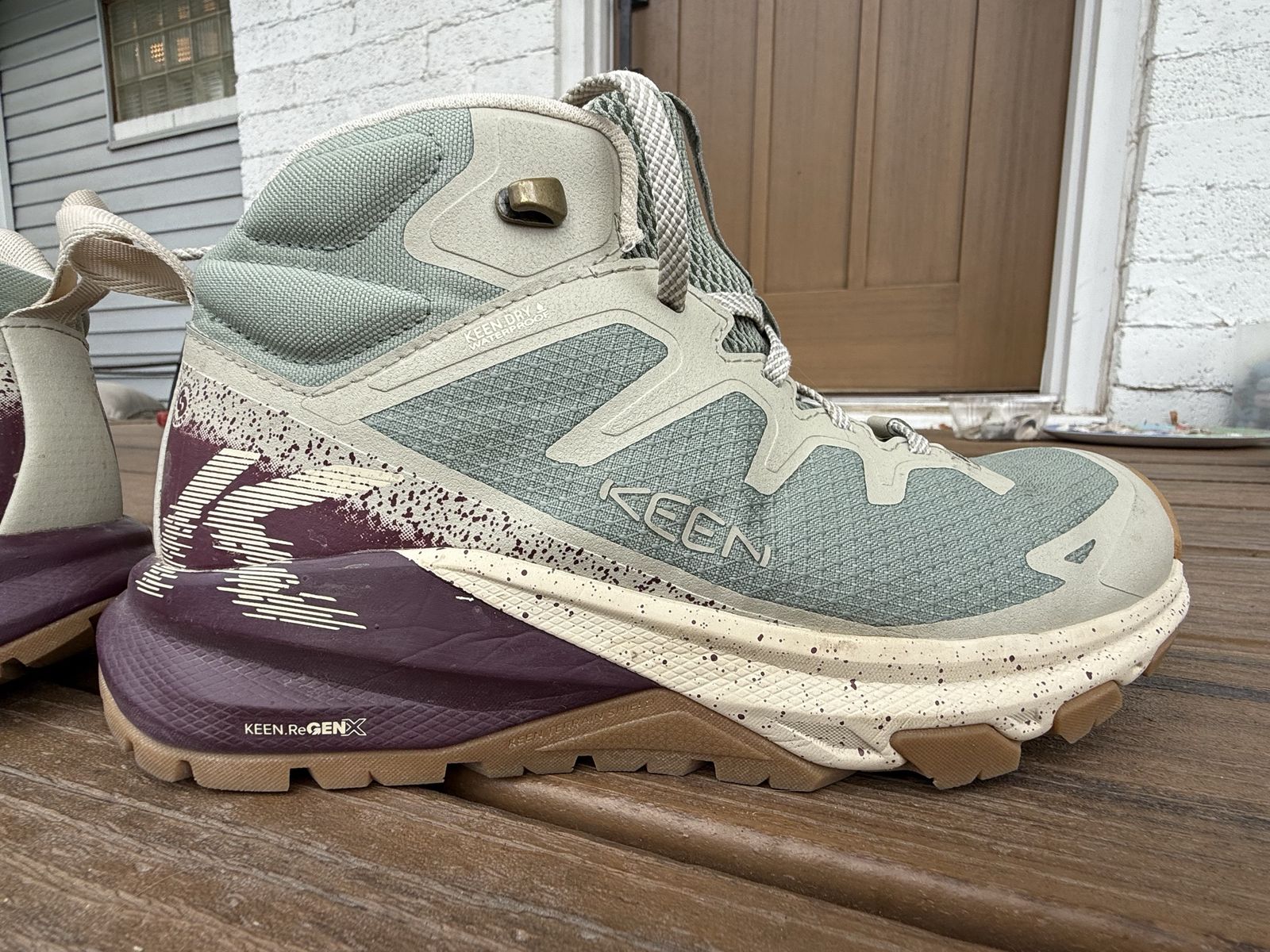 KEEN women’s 7.5 hiking boots