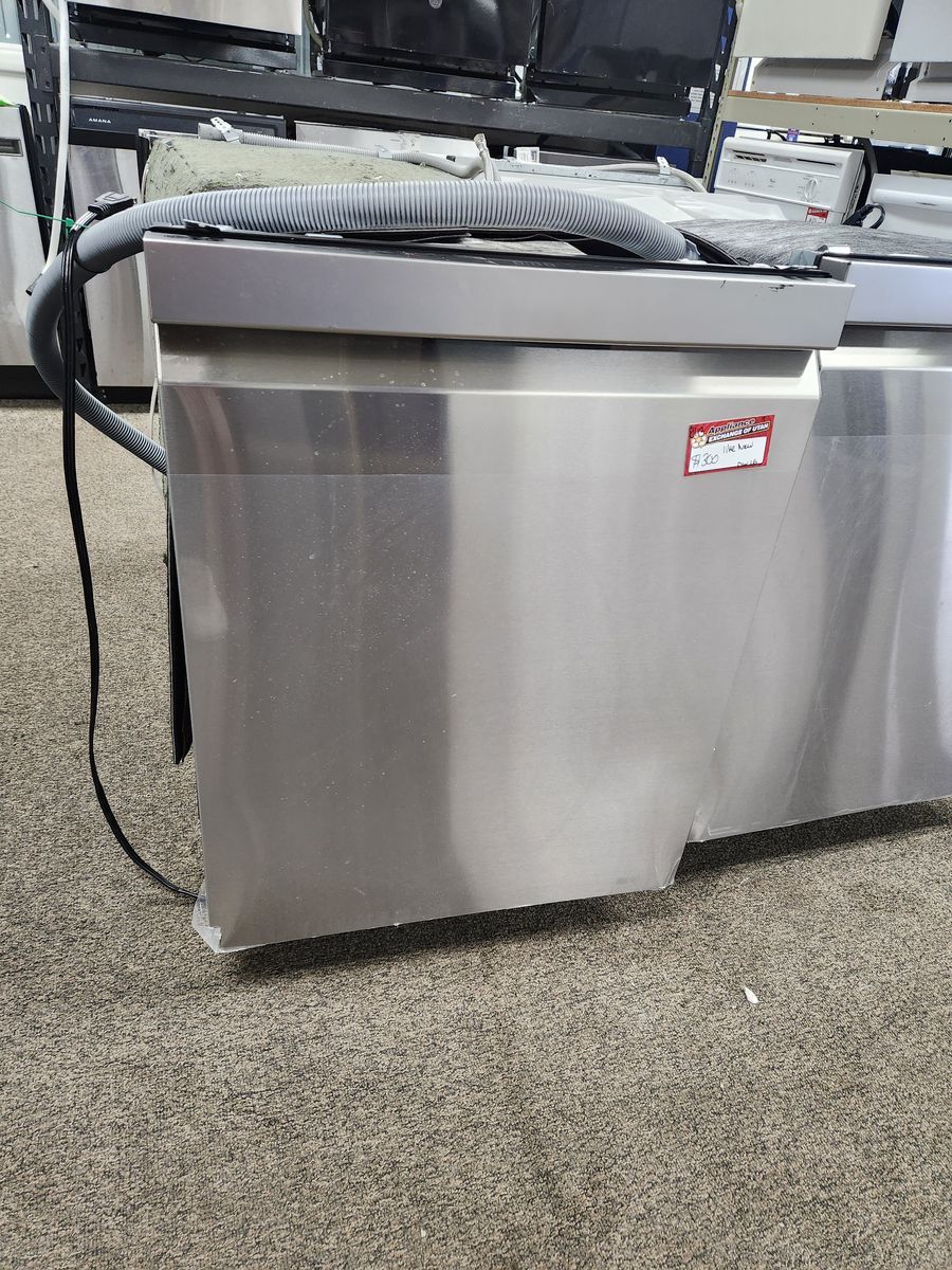 Like New! LG ThinQ Stainless Steel Built-In Dishwasher with TrueSteam