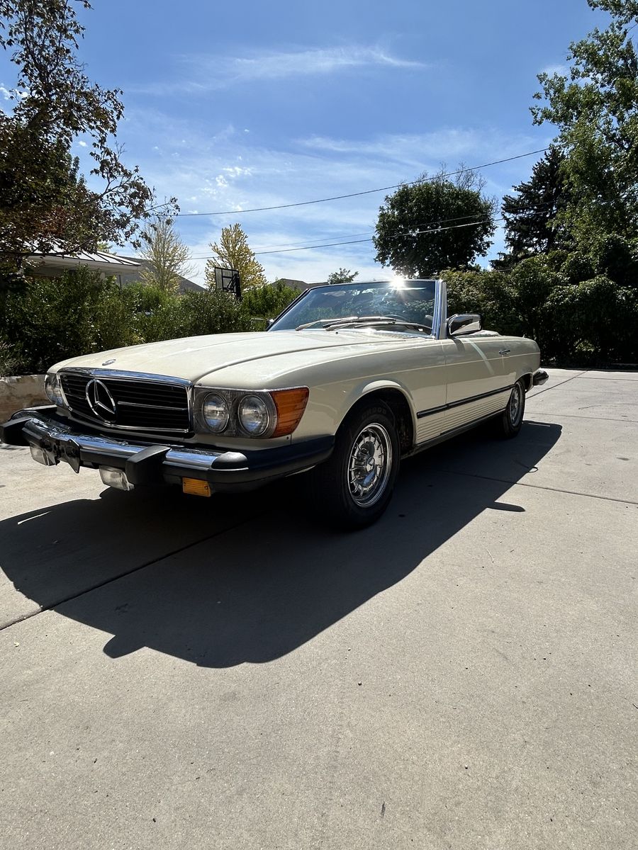 1977 Mercedes-Benz 400 Series 