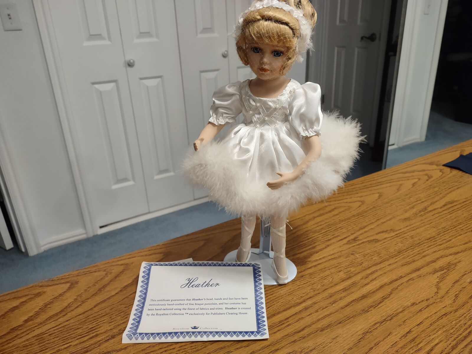 BALLERINA "ON POINTE" PORCELAIN DOLL