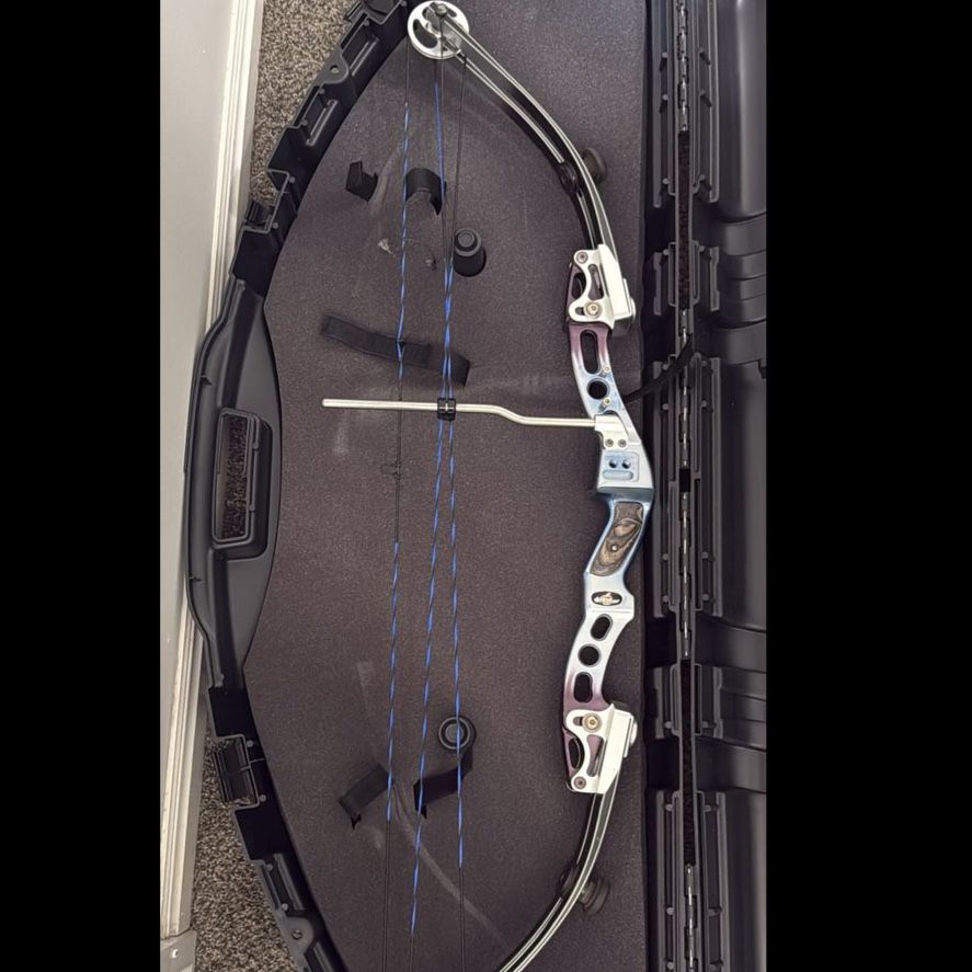 2000 Hoyt Aspen XT2000 Limb Right Handed Target Bow - 50-60lb Draw Weight, Recently Strung