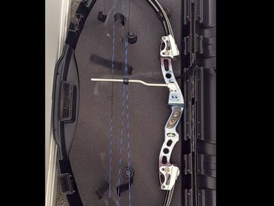 2000 Hoyt Aspen XT2000 Limb Right Handed Target Bow - 50-60lb Draw Weight, Recently Strung