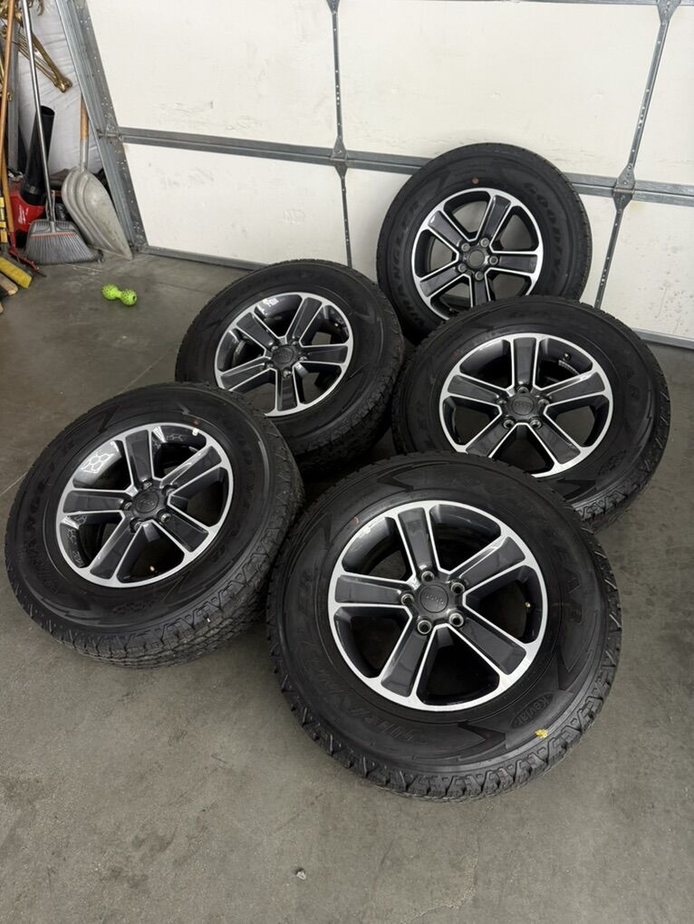 NEW 2023 Jeep Wrangler OEM 18in Wheels/ 265/70/18