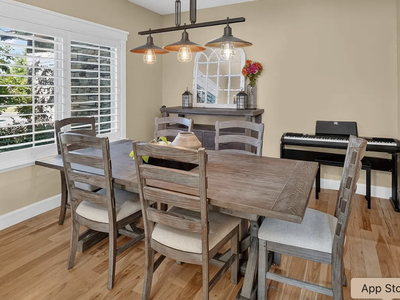 Dining room table 8 seater. Extendable table. Comes with dining cabinet