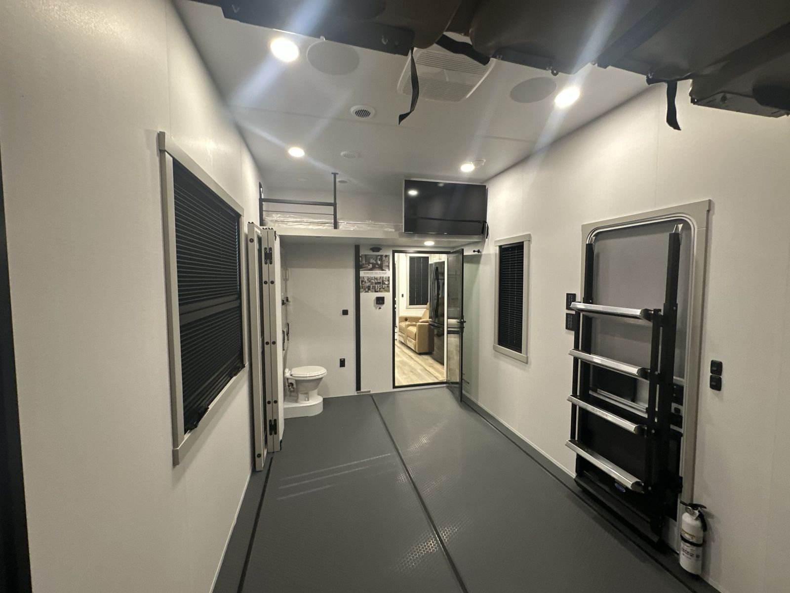 Main image 14