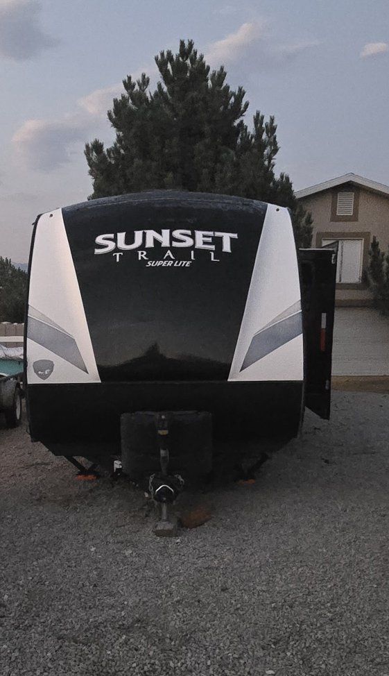 CrossRoads Sunset Trail Super Lite Bumper Pull Travel Trailer
