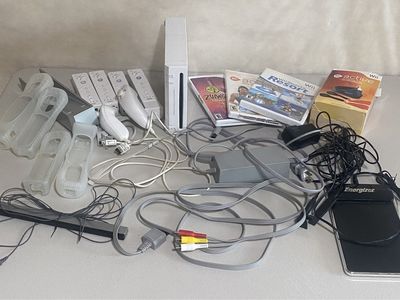 Nintendo Wii sports bundle plus accessories