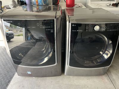 LG signature Front Load washer dryer set Electric