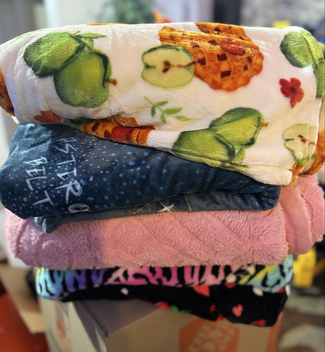 5 Fuzzy Throw Blankets – Soft & Cozy Bundle