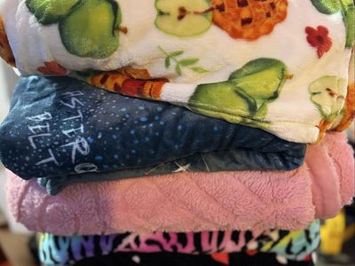 5 Fuzzy Throw Blankets – Soft & Cozy Bundle