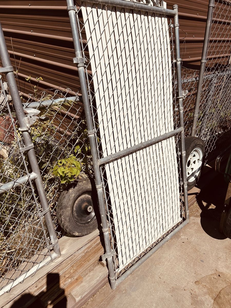 Chain link gate. (With privacy slats)