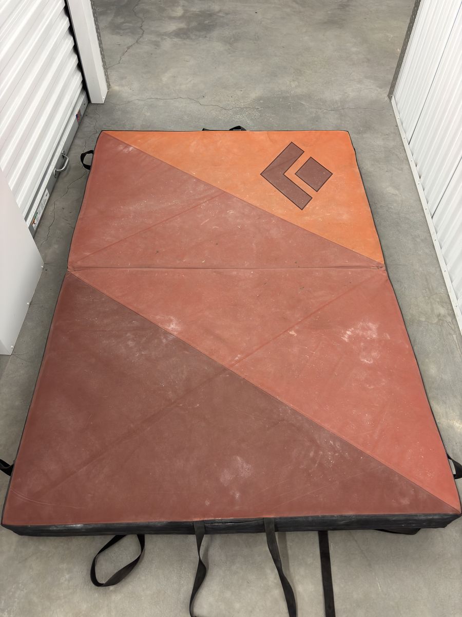 Black Diamond Mondo Crash Pad, great condition!