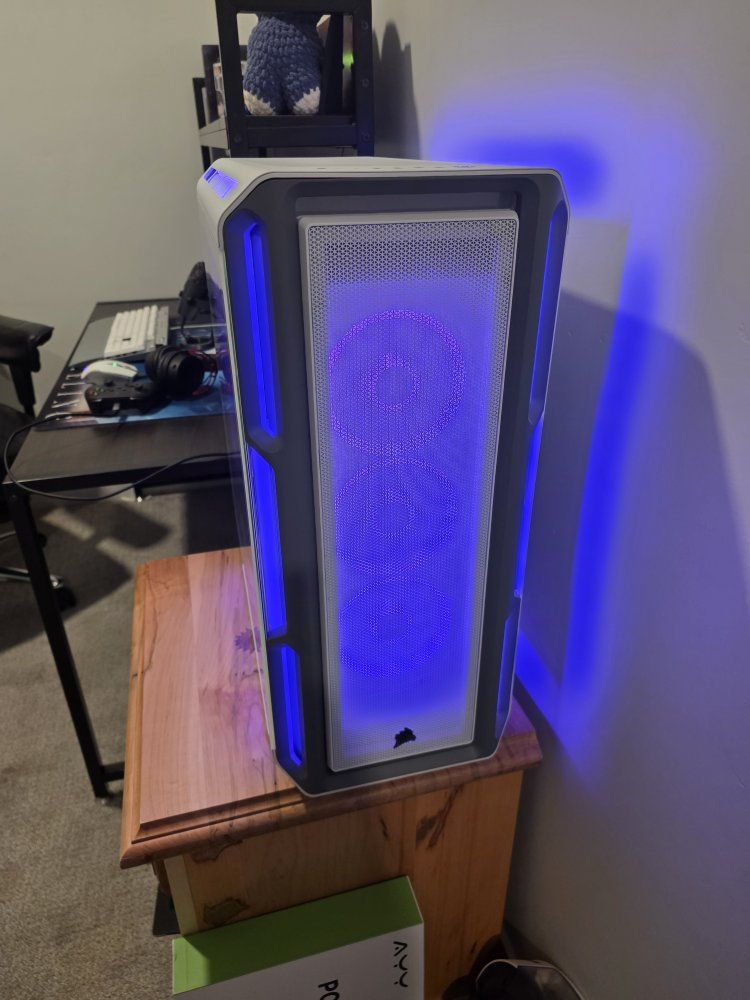 Custom Gaming PC Intel i7-9700K 3.00GHz, RTX 2070 Super, 32GB RAM, 2.73TB Storage White Case