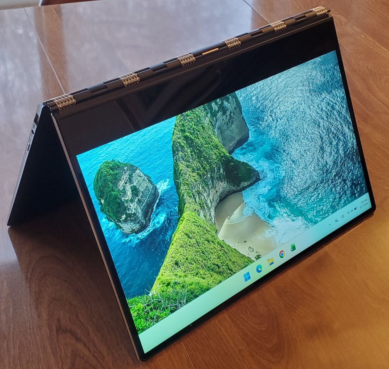 Yoga 910 2-in-1 14" Laptop (i5, 8GB DDR4, 256GB SSD)