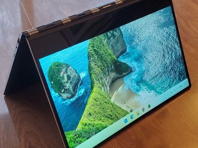 Yoga 910 2-in-1 14" Laptop (i5, 8GB DDR4, 256GB SSD)