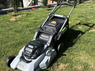 EGO 800 Series Select Cut with Touch Drive 21-in Self Propelled Mower, Two batteries (7.5AH and 5.0AH), Lightly used year old