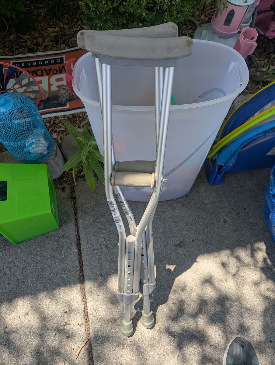 Free child crutches