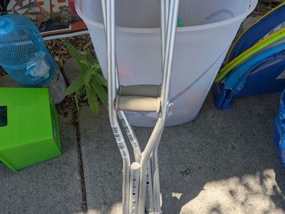 Free child crutches