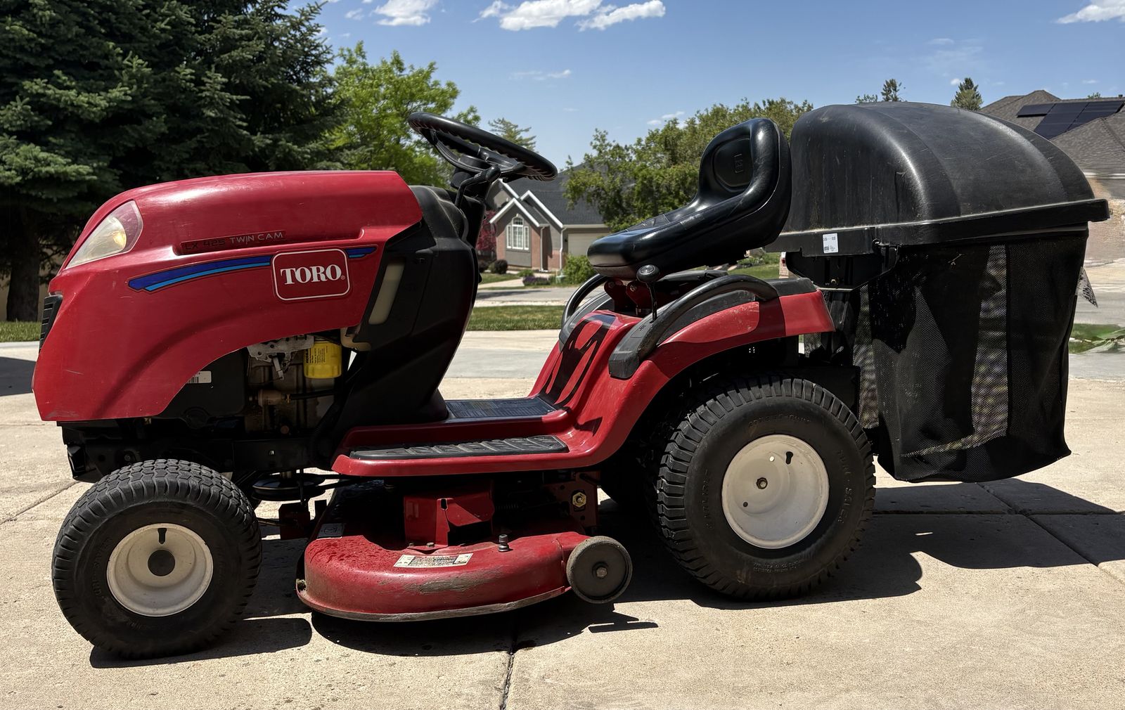 Riding Lawn Mower w Grass Catcher